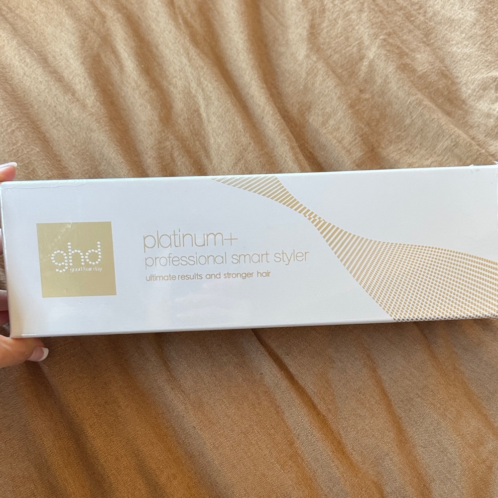 ghd Platinum+ Smart Styler in White and Gold